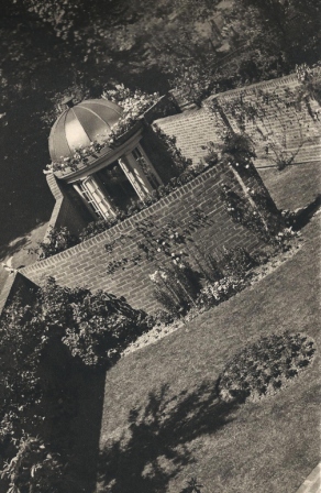 green grows the city frontispiece beverley nichols 001