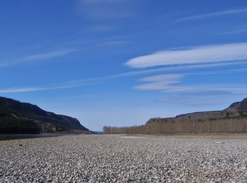 Down along the main river bed itself, rockhounding bliss at low water - new territory to explore!