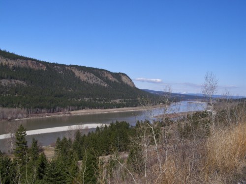 This is the high point of the farm - the house in directly below this spot, though you can't see it for the trees - and looking upriver to the North.